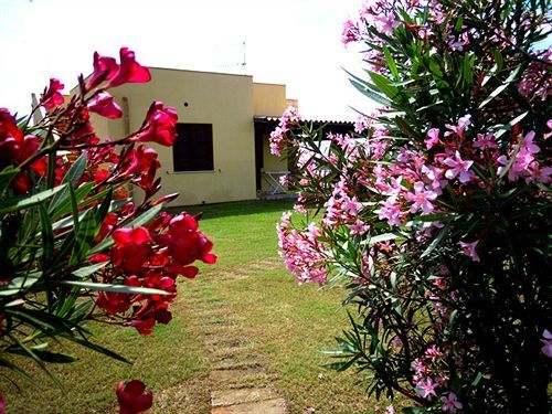 Blu Vacanze Residence Favignana Bagian luar foto
